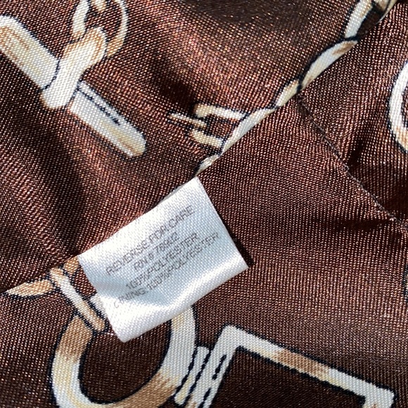 Faux fur zippered vest size medium - Picture 6 of 9